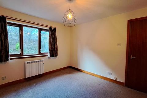 3 bedroom flat to rent, 96 Kirkpatrick Court, Dumfries, DG2 7DE