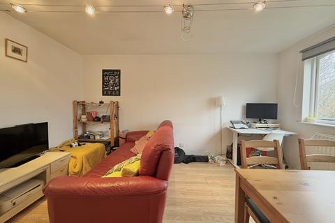 1 bedroom flat to rent, Samuel Close,  London , SE14