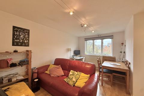 1 bedroom flat to rent, Samuel Close,  London , SE14