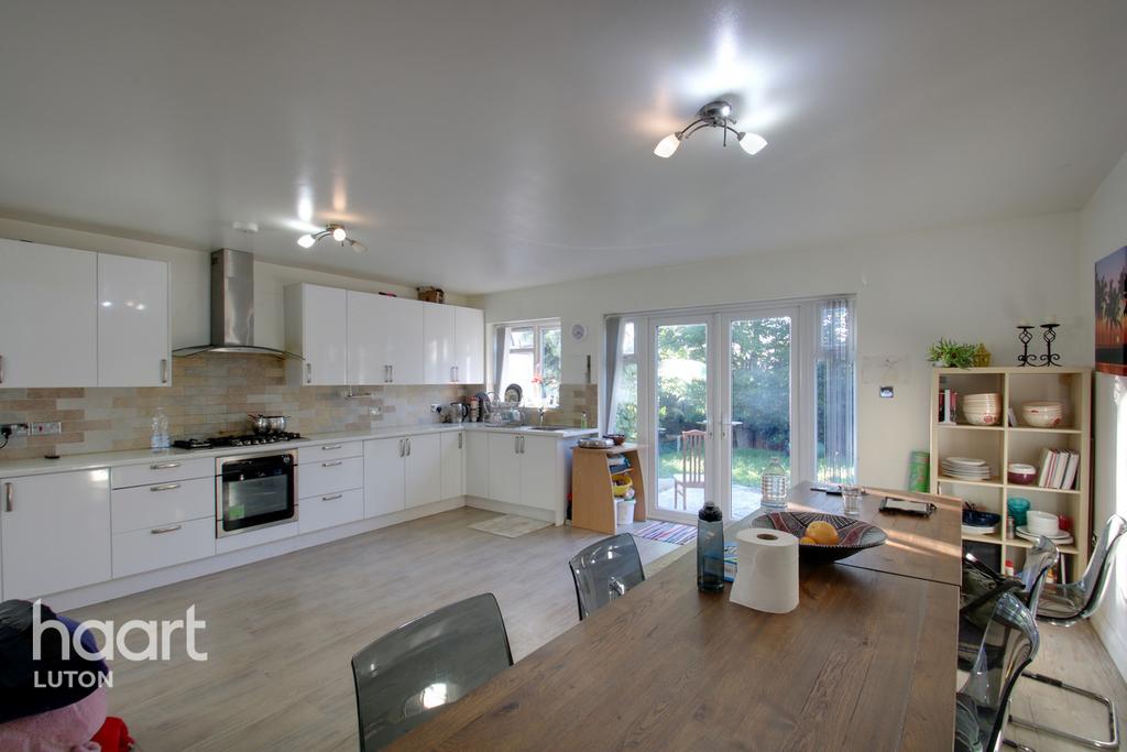 Graham Gardens, Luton 4 bed semidetached house £400,000