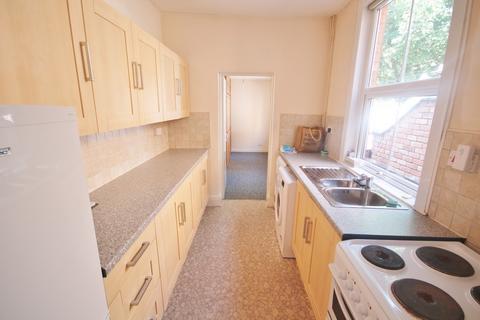 3 bedroom terraced house to rent, Minehead Street, Leicester, LE3, Western Park