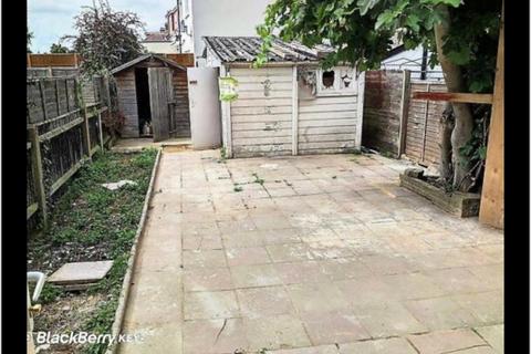 1 bedroom in a house share to rent, PARK GARDENS, KINGSBURY, LONDON NW9