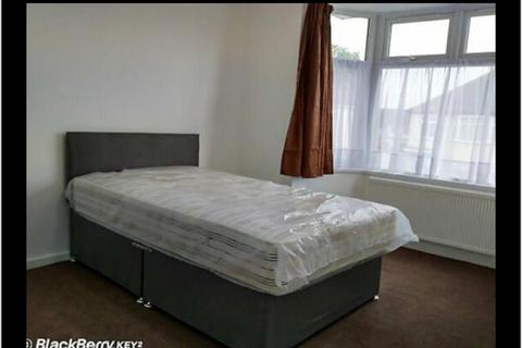 1 bedroom in a house share to rent, PARK GARDENS, KINGSBURY, LONDON NW9