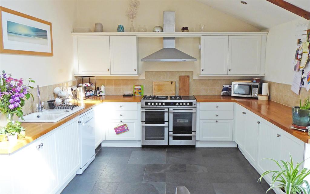 Bay Hill, Ilminster 3 bed house £350,000