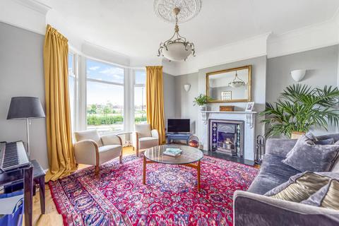 15 Abbotshall Road, London, SE6 1SQ