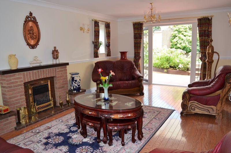 Carisbrooke Gardens, Sth Knighton, Leicester LE2 4 bed detached house