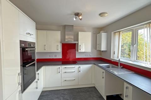 3 bedroom terraced house to rent, Bowthorpe Drive, Gloucester