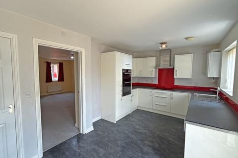 3 bedroom terraced house to rent, Bowthorpe Drive, Gloucester