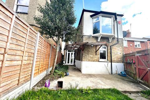 4 bedroom detached house to rent, Harrow View, Harrow