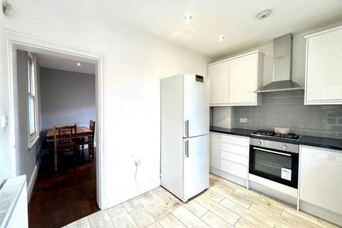 4 bedroom terraced house to rent, Harrow View, Harrow