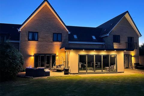 5 bedroom detached house for sale, Bogart Place, Oxley Park, Milton Keynes, MK4