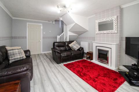 2 bedroom end of terrace house to rent, Gulliver Close, Kempston MK42