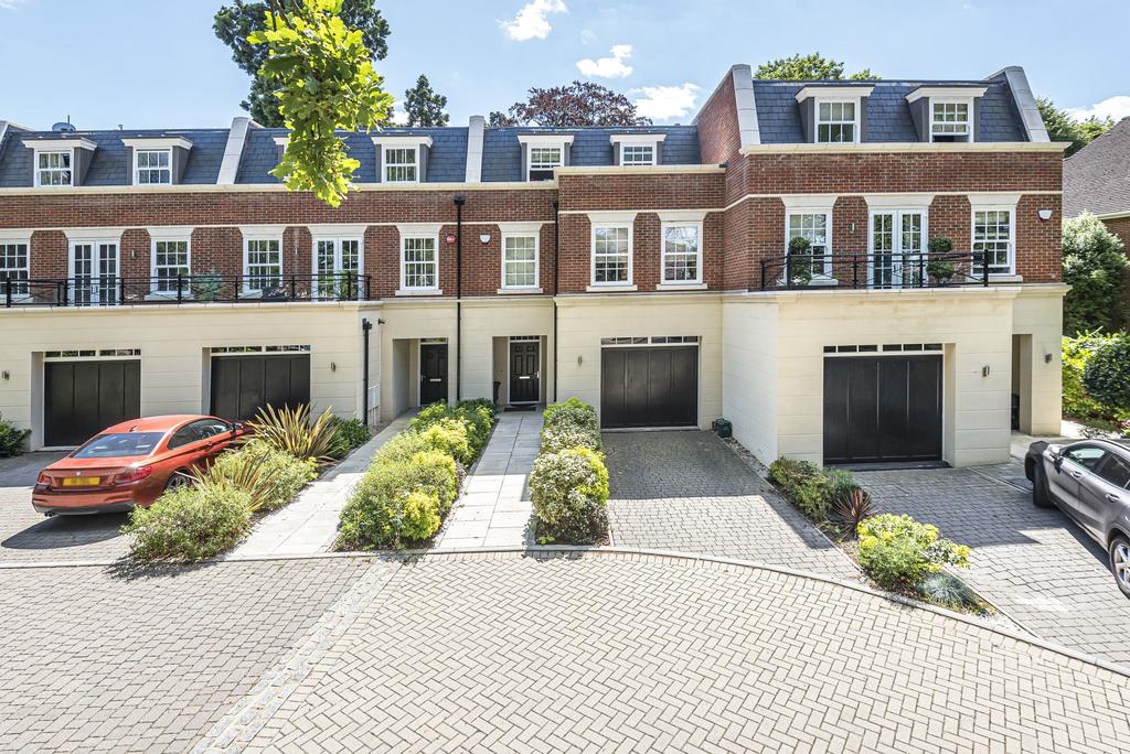 Gloucester Terrace, St. Avenue, Weybridge, KT13 4 bed townhouse