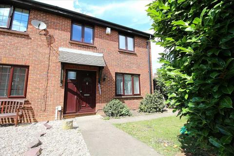 3 bedroom end of terrace house to rent, Taunton Close, Hainault