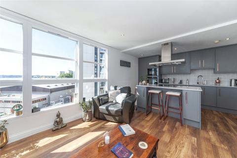 2 bedroom flat to rent, Nova Court West, 4 Yabsley Street, London