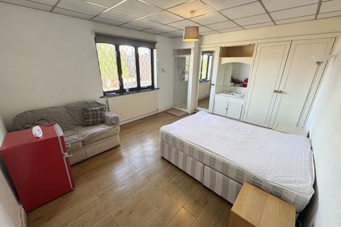 1 bedroom in a house share to rent, New Hall Lane Preston PR1 4DX