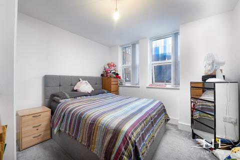 2 bedroom flat for sale, Verve Apartments, Romford
