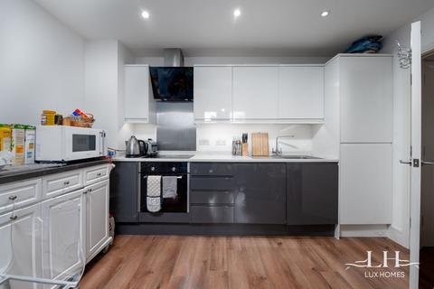 2 bedroom flat for sale, Verve Apartments, Romford