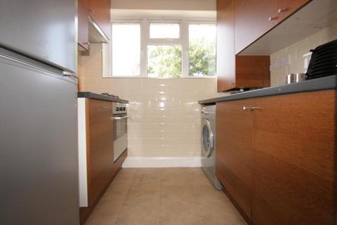 2 bedroom flat to rent, Yarborough Road, London SW19