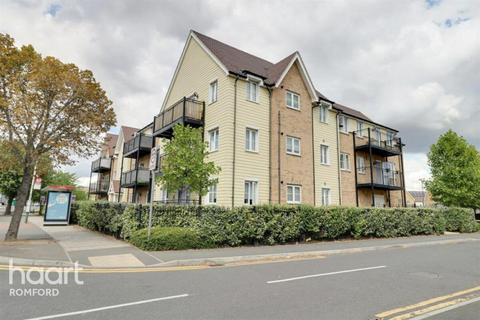 2 bedroom apartment to rent, Bernwelle Avenue, Romford