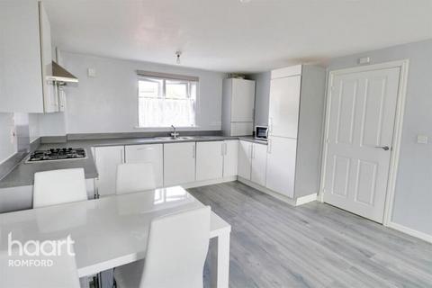 2 bedroom apartment to rent, Bernwelle Avenue, Romford