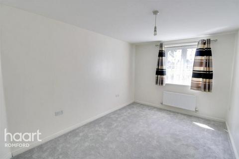 2 bedroom apartment to rent, Bernwelle Avenue, Romford