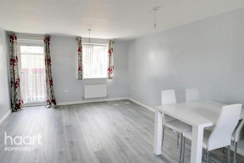 2 bedroom apartment to rent, Bernwelle Avenue, Romford