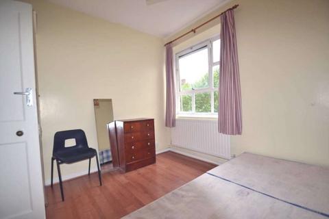 House share to rent, Lawrence Close, White City