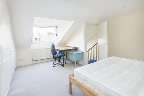2 bedroom flat to rent - Harbut Road, Battersea, SW11