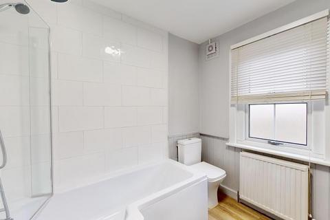 2 bedroom terraced house to rent, North Worple Way, SW14