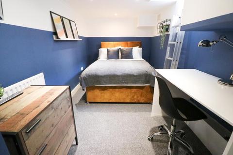 3 bedroom terraced house to rent - Autumn Place, Leeds, LS6 1RJ