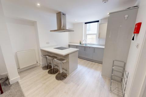 3 bedroom ground floor maisonette to rent, Lower Market street, Hove, BN3