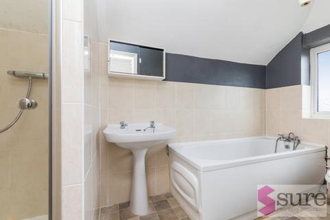 3 bedroom detached bungalow to rent, Park Close , Brighton