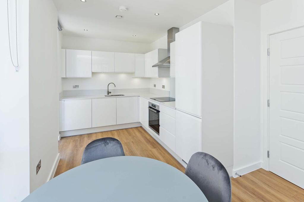 Royal Albert Wharf, London, E16 1 bed flat £1,192 pcm (£275 pw)