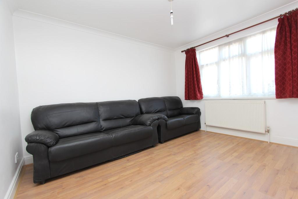 Apartment in Rayners Lane - View 2