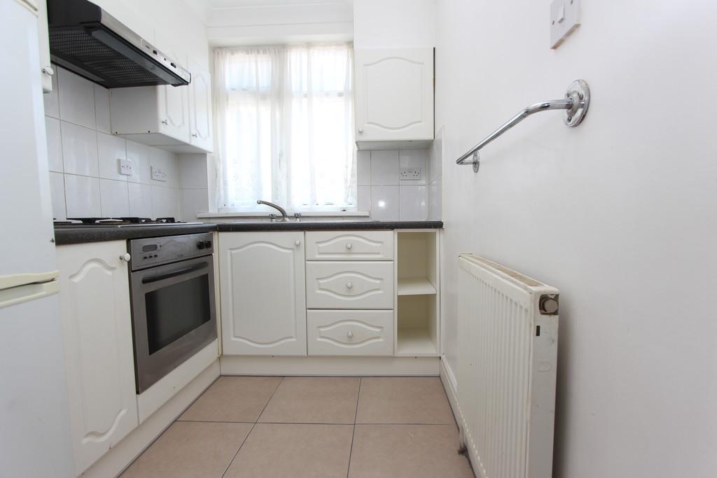 Apartment in Rayners Lane - View 4