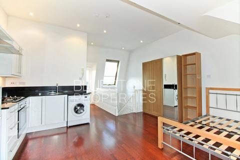 Studio to rent, Balham High Road, Balham