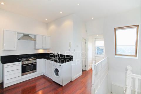 Studio to rent, Balham High Road, Balham