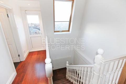 Studio to rent, Balham High Road, Balham