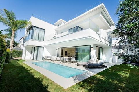 4 bedroom villa, Rio Verde Playa, Marbella, Malaga