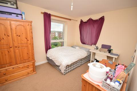 3 bedroom flat to rent, Aviation Avenue, Hatfield AL10