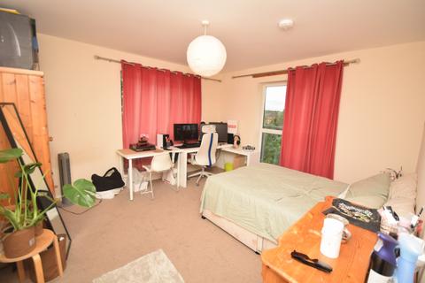 3 bedroom flat to rent, Aviation Avenue, Hatfield AL10
