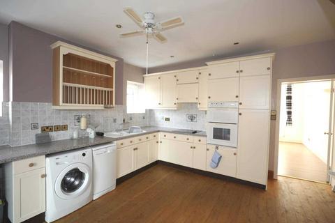 2 bedroom apartment to rent, High Street, Stonehouse