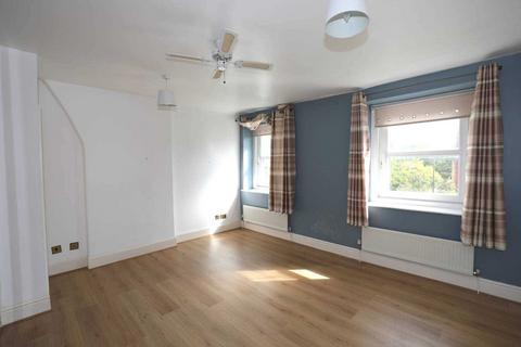 2 bedroom apartment to rent, High Street, Stonehouse
