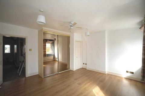 2 bedroom apartment to rent, High Street, Stonehouse
