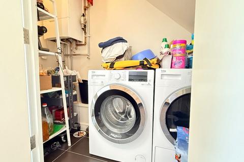 4 bedroom semi-detached house to rent, Royal Way, Trumpington