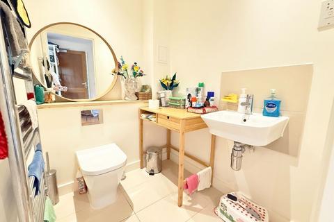 4 bedroom semi-detached house to rent, Royal Way, Trumpington