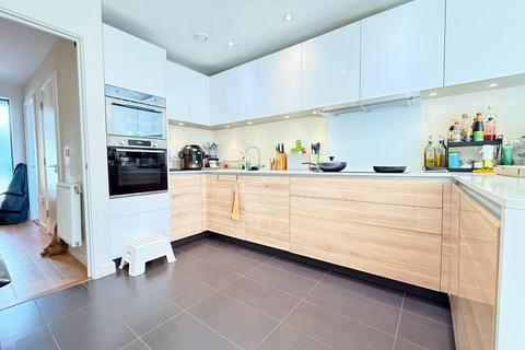 4 bedroom semi-detached house to rent, Royal Way, Trumpington