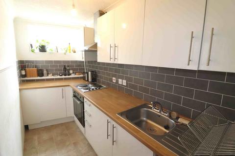 1 bedroom ground floor flat to rent, Fawnbrake Avenue, Herne Hill