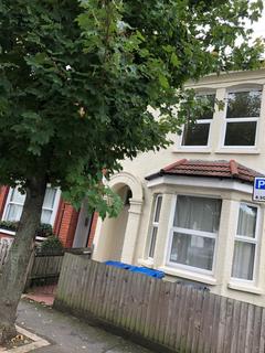 5 bedroom terraced house to rent, Pitcairn Road, Mitcham